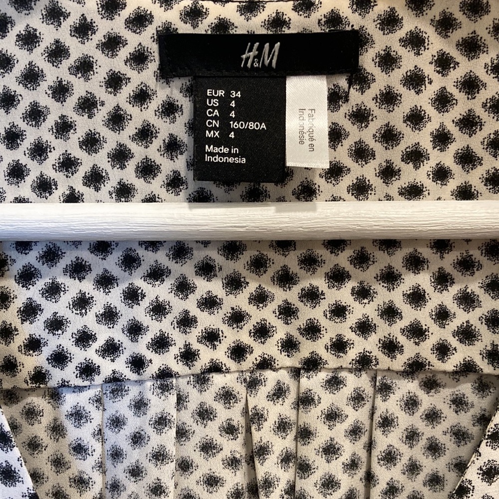 Patterned Blouse - Picture 2 of 8
